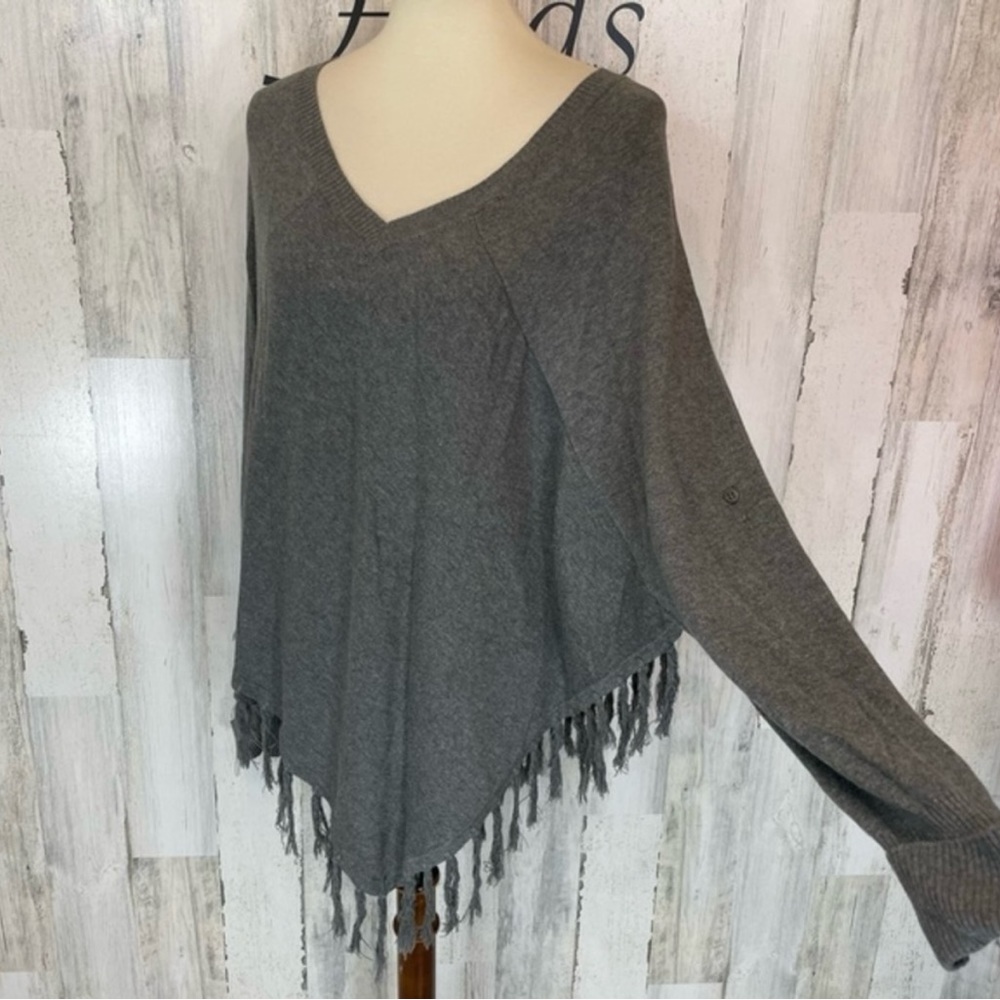 Venus‎ Gray Fringe Handkerchief Hem V Neck Long Sleeve Sweater Sz M